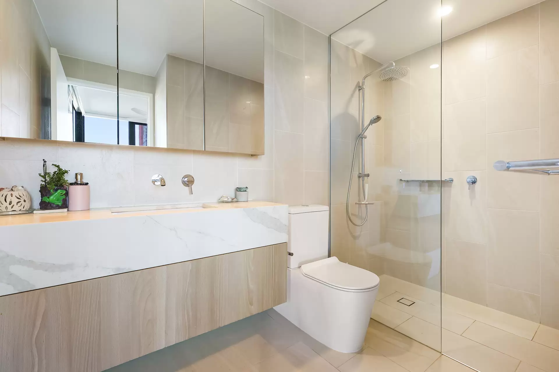 Photo #8: 506/16 Seventh Avenue, Palm Beach - Sold by Drew Property Group
